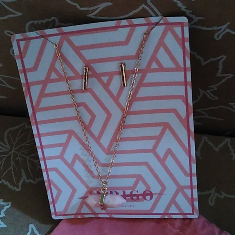 Necklace and earring set
